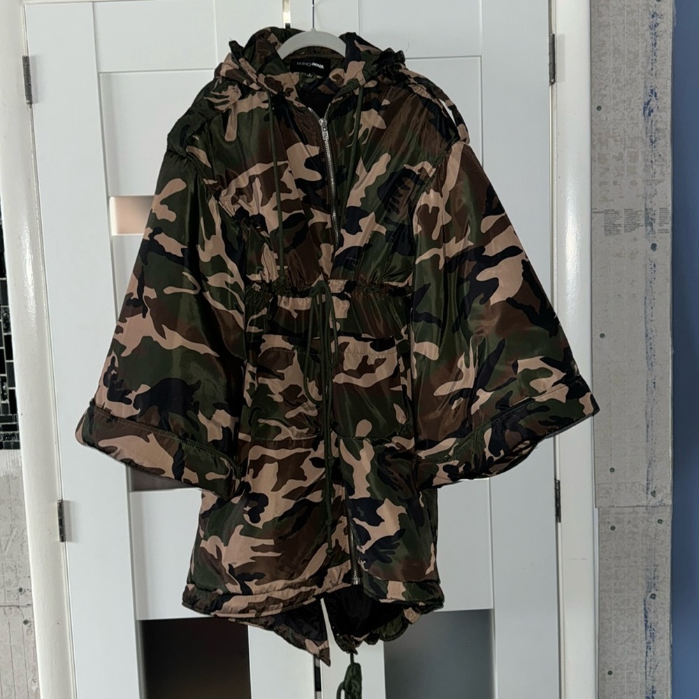 Over sized fashion coat.